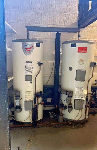 https://sorrentohotwater.com.au/uploads/2025/06/electric-hot-water-system-10198.jpg