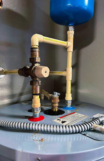 https://sorrentohotwater.com.au/uploads/2025/06/gas-hot-water-system-63012.jpg