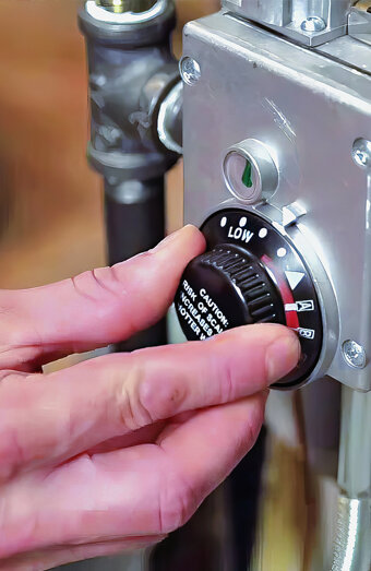 https://sorrentohotwater.com.au/uploads/2025/06/hot-water-servicing-70418.jpg